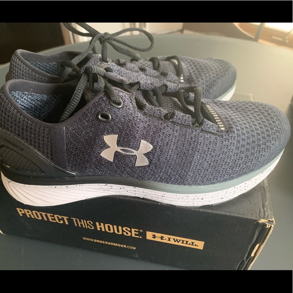 Athletic shoes